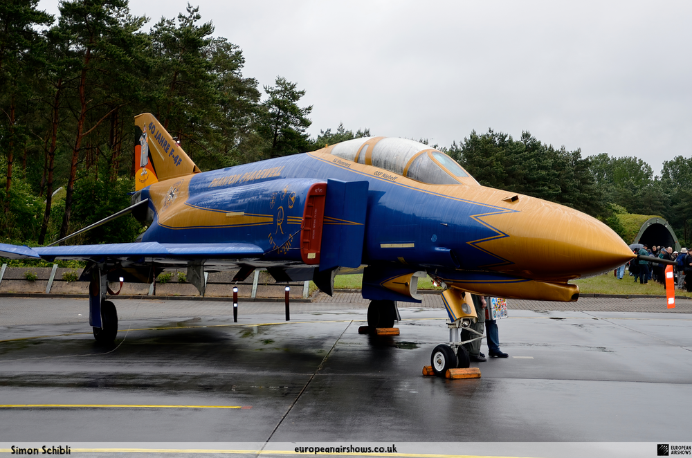 Modern Fighting Aircraft： F-4　Phantom II McDonnell Douglas F-4 Phantom II - Wikipedia